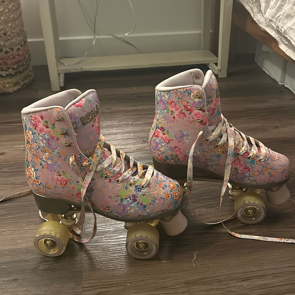 Cynthia Rowley pink floral impala roller skates!